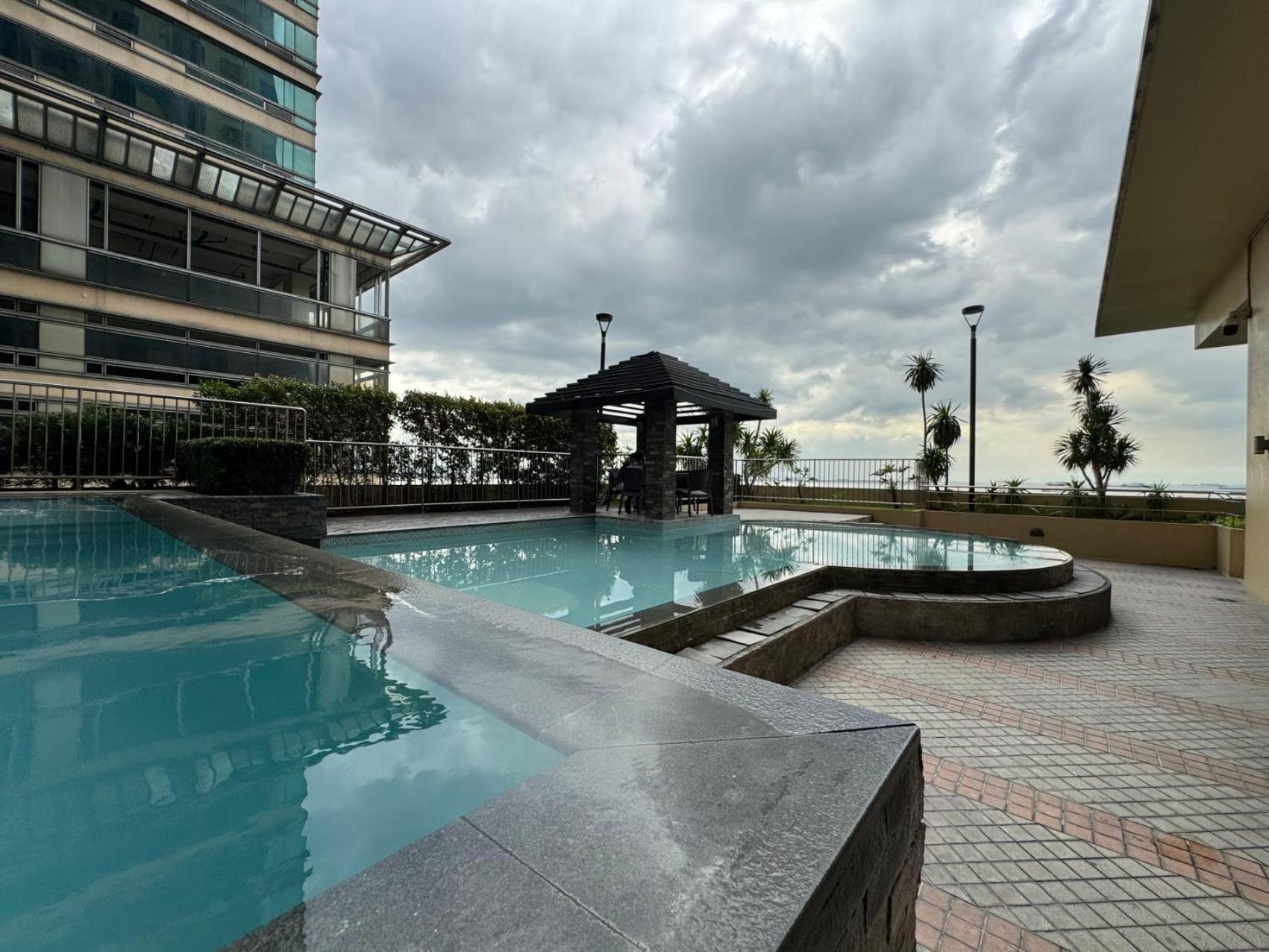 Grand Riviera Suites Manila Exterior foto